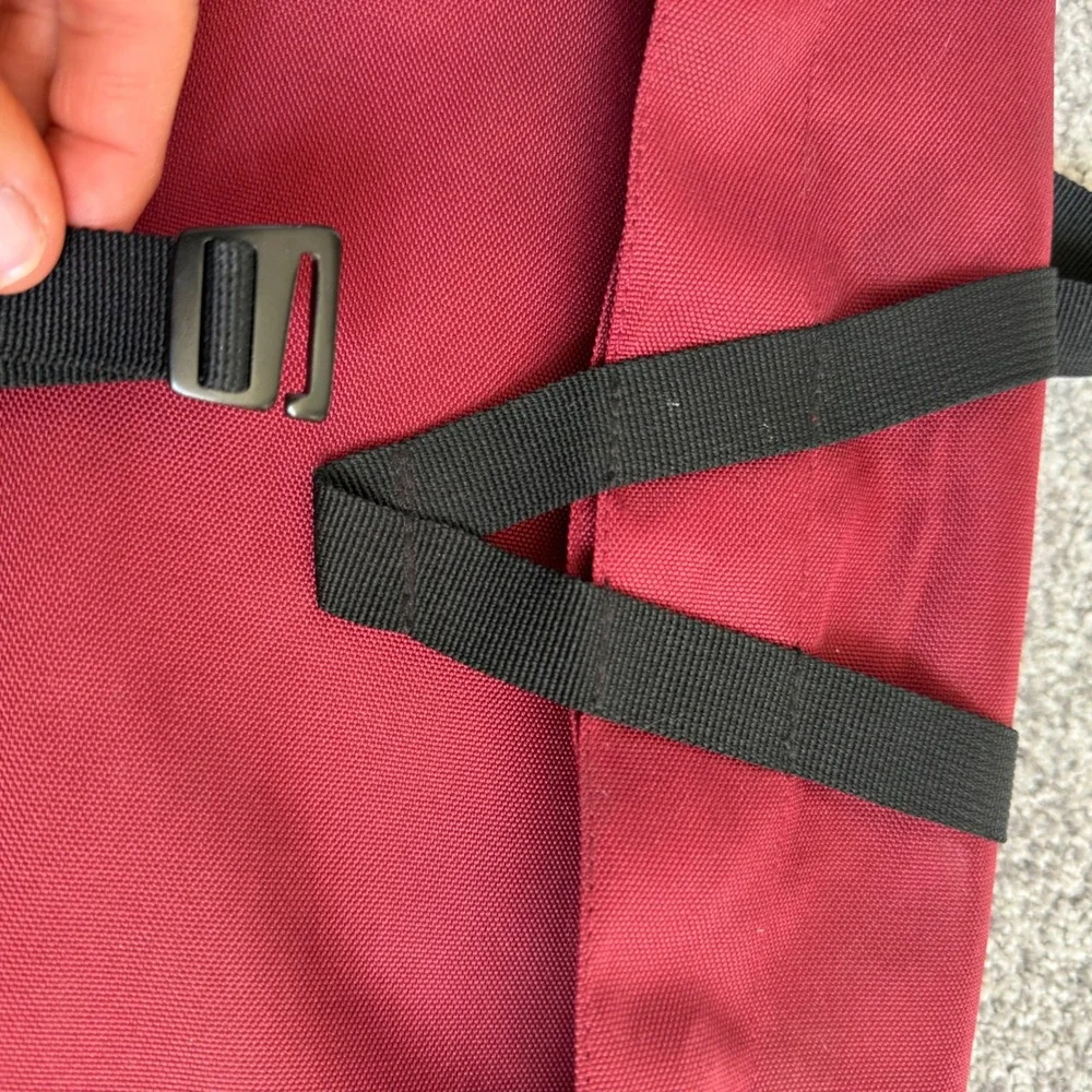 On Running‎ ambassador Roll Top Backpack Burgundy adjustable strap